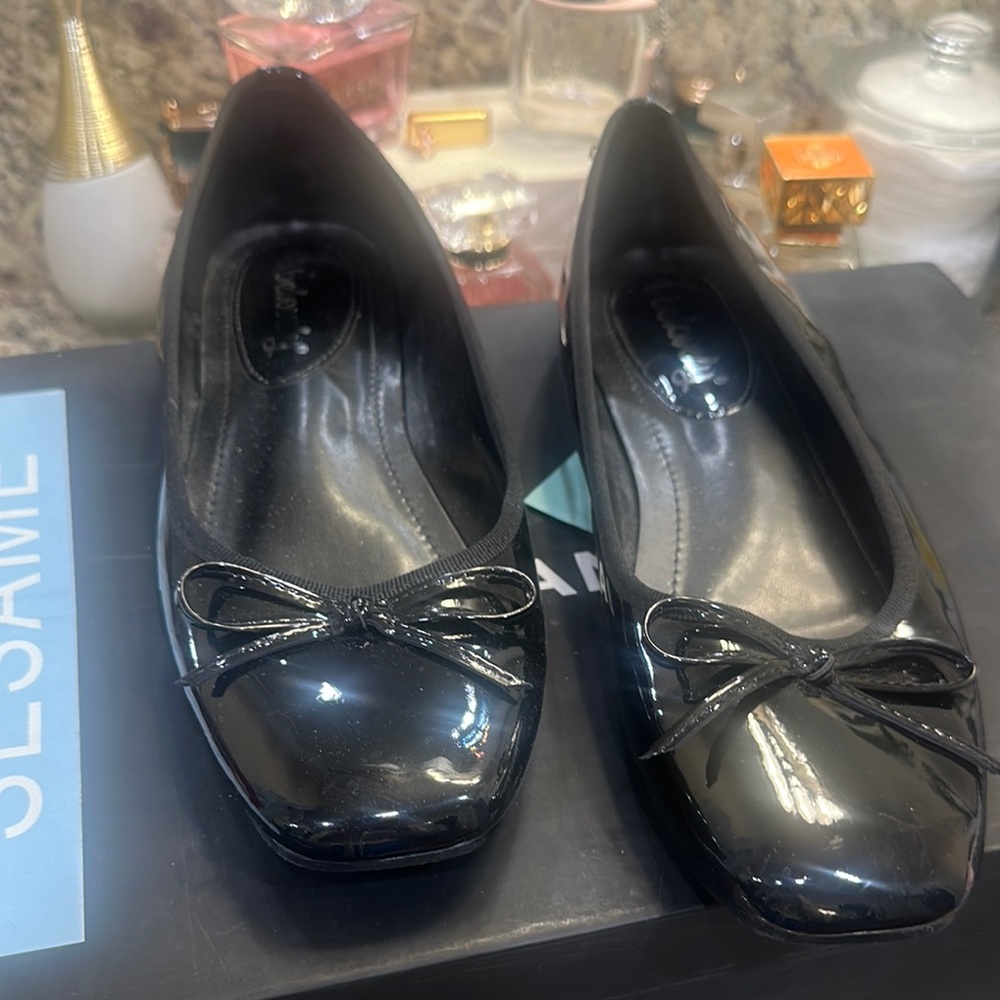 Glossy Black Flats with Bow Detail